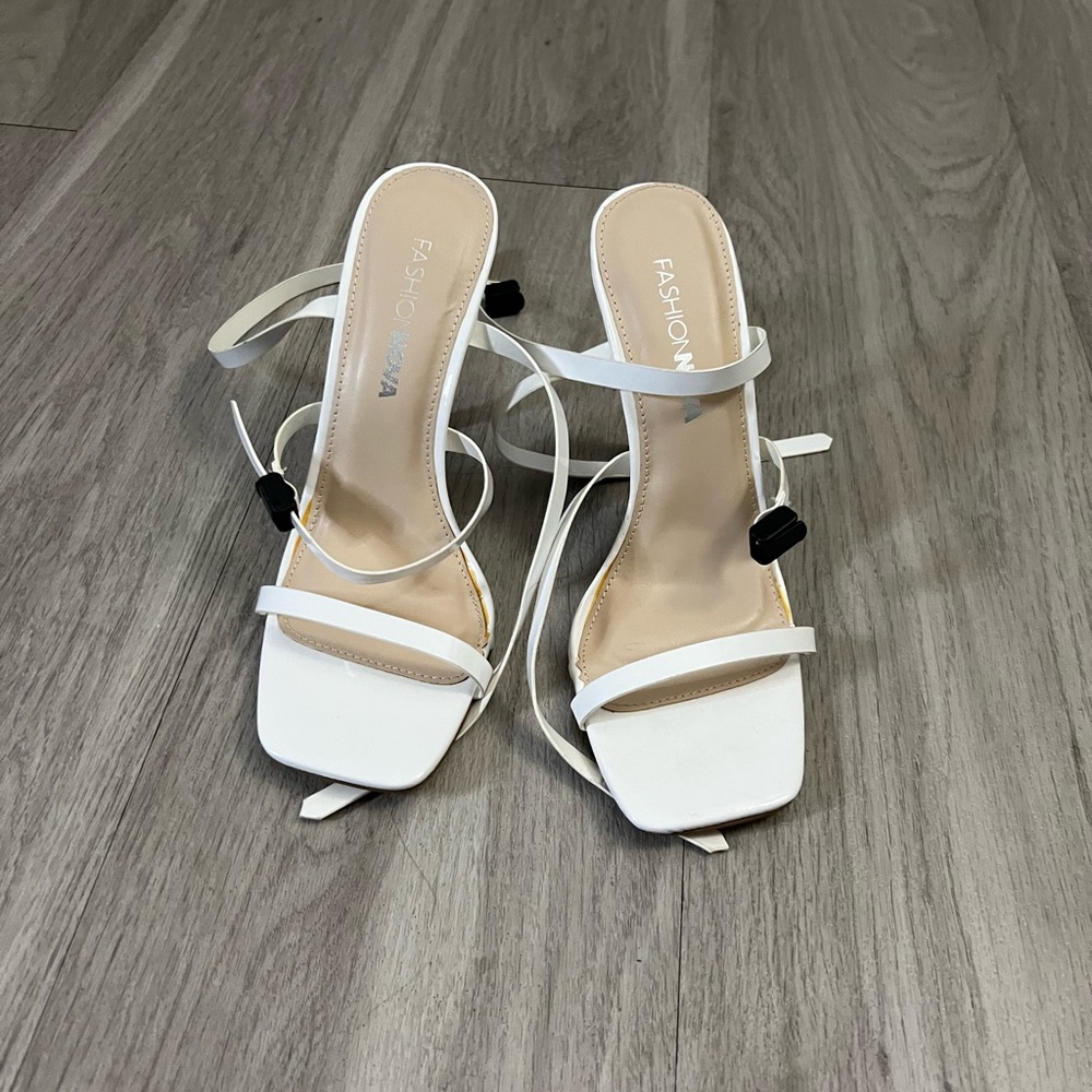 White high heels - Picture 3 of 8